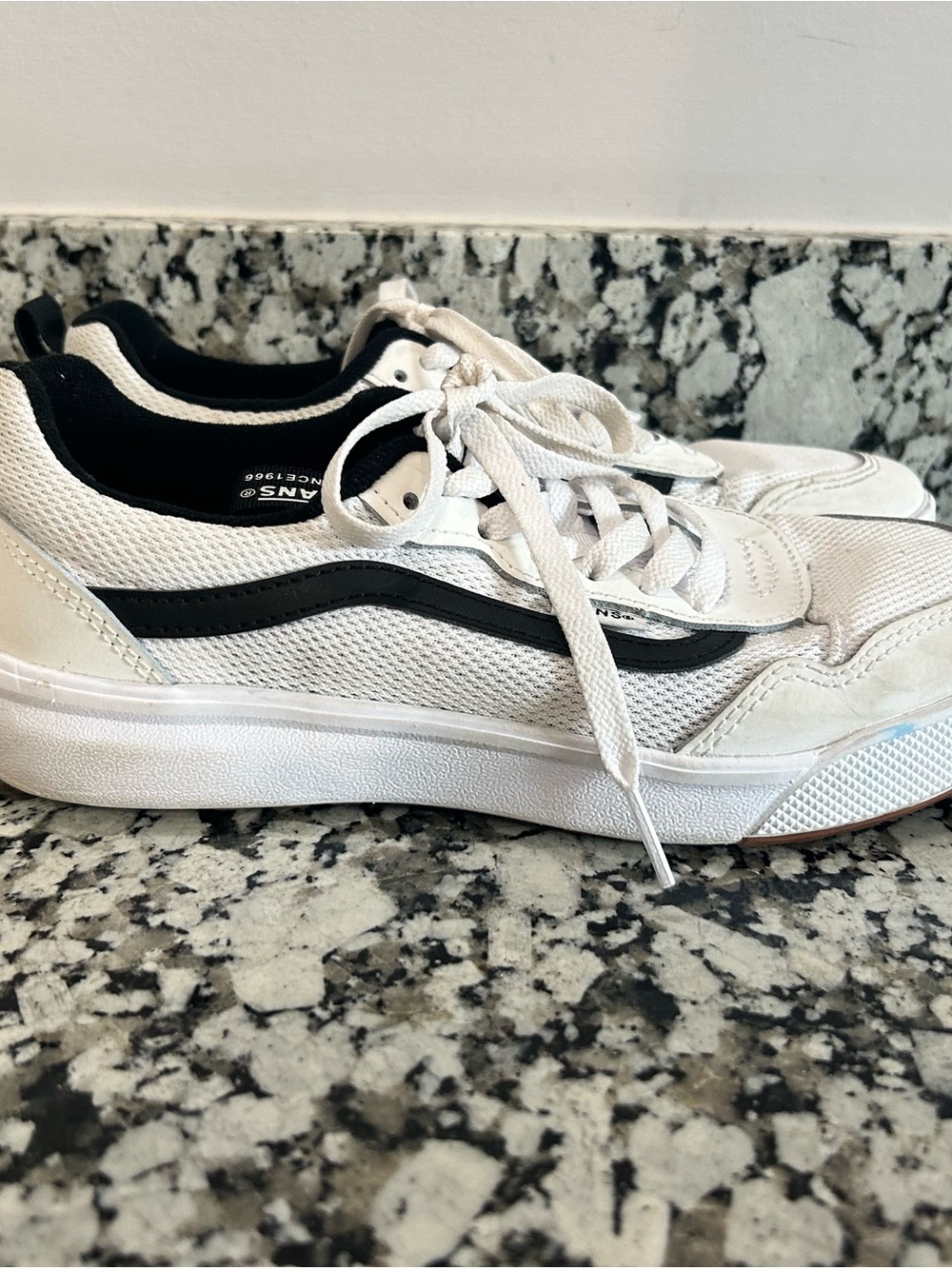Vans Unisex White and Black Low-Top Sneakers